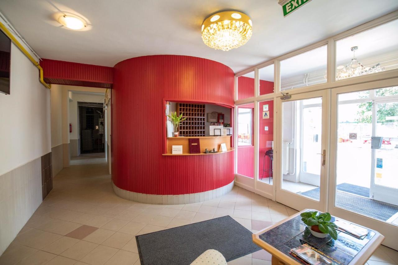 Nepliget Hotel Budapest Bagian luar foto