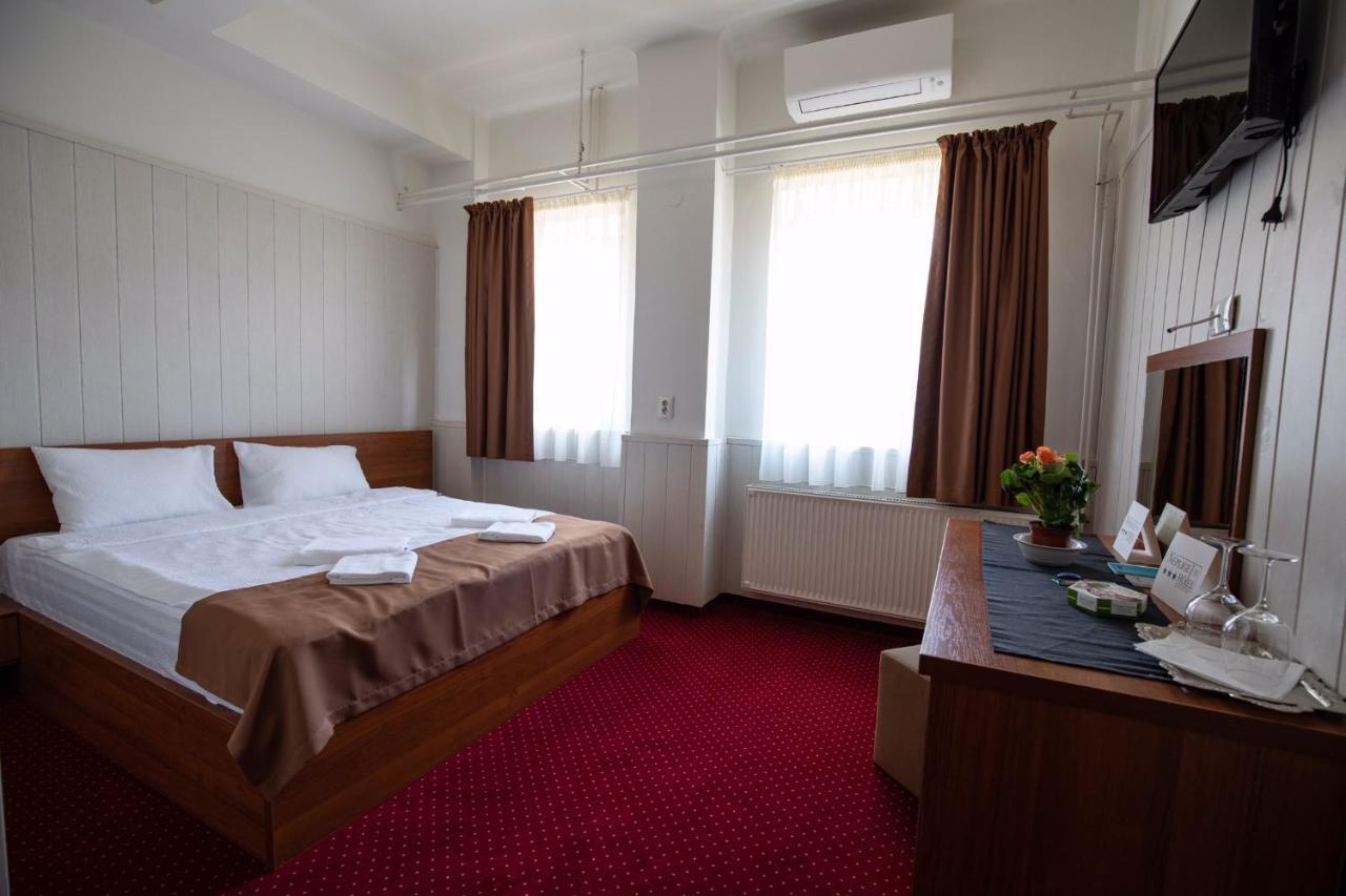 Nepliget Hotel Budapest Bagian luar foto