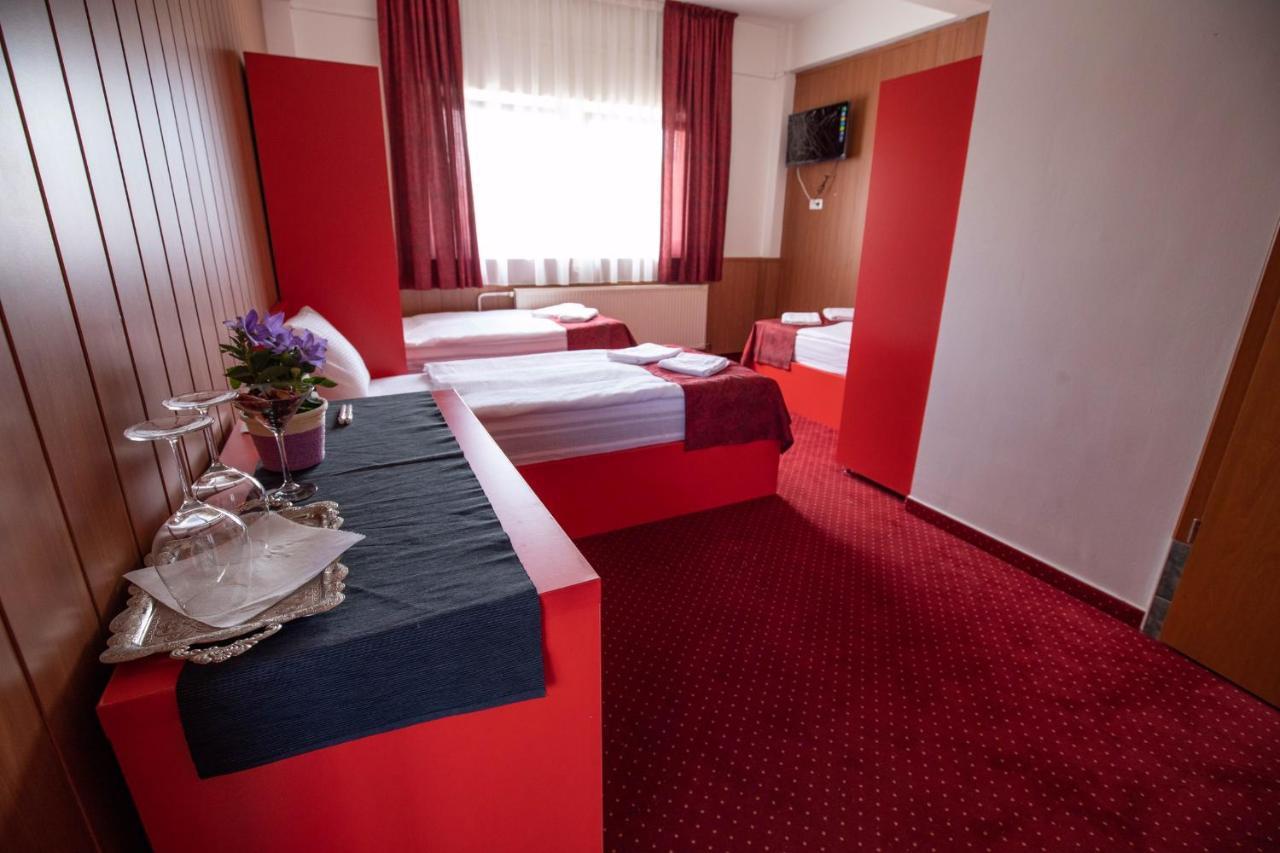Nepliget Hotel Budapest Bagian luar foto