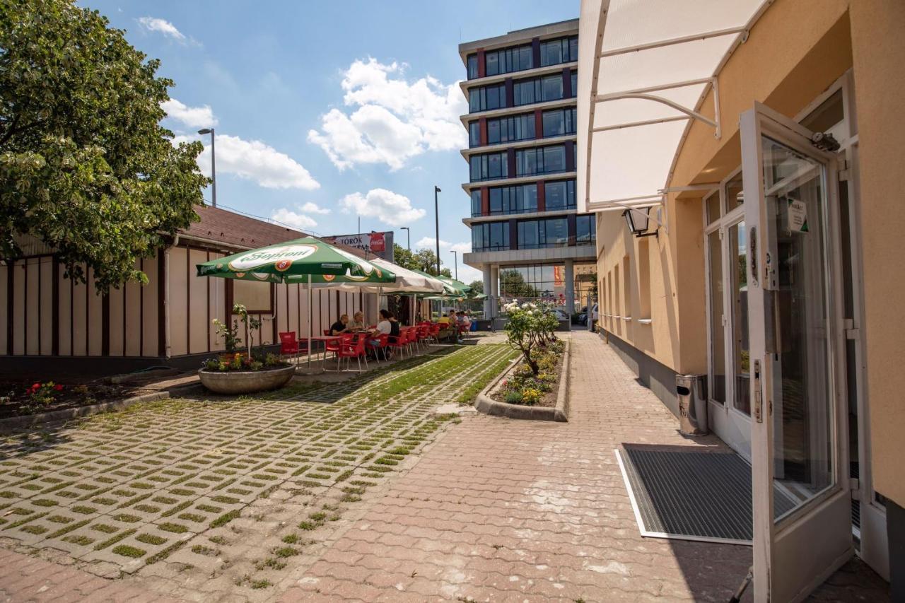 Nepliget Hotel Budapest Bagian luar foto