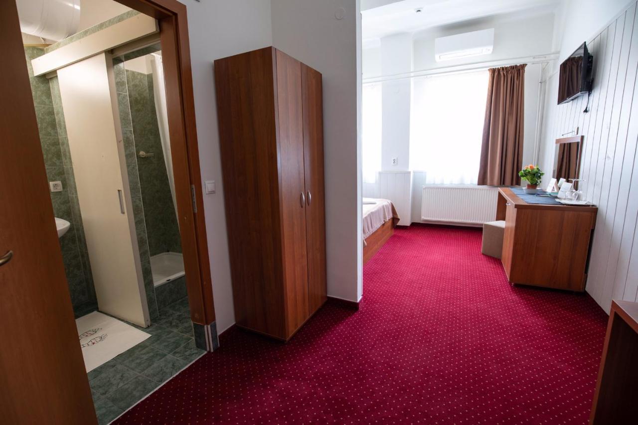 Nepliget Hotel Budapest Bagian luar foto