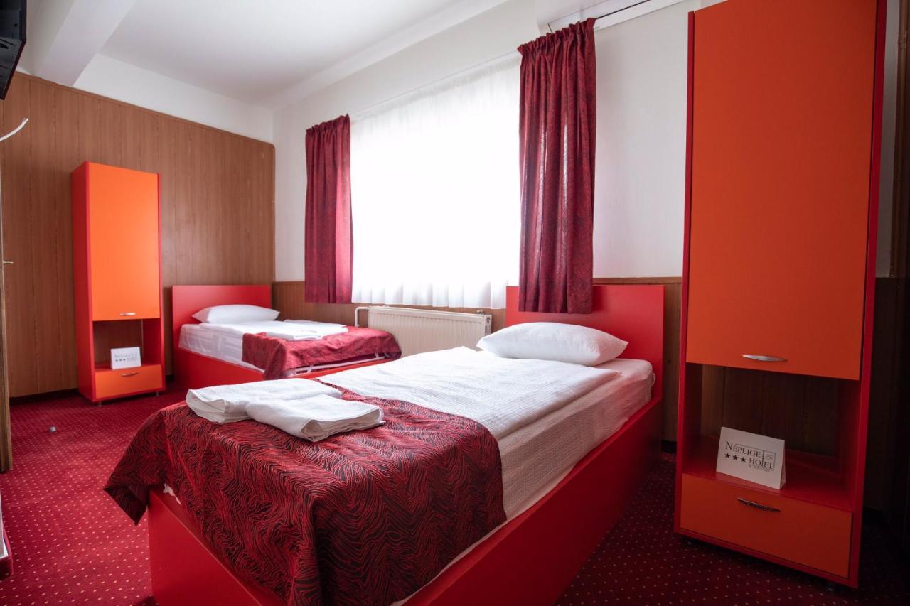 Nepliget Hotel Budapest Bagian luar foto